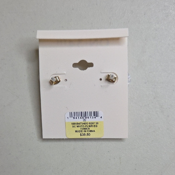 ON:34TH White Floral Earrings - Picture 2 of 3